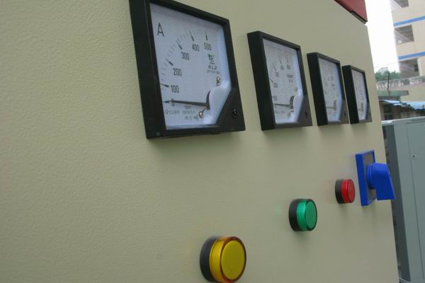 浉河配电箱-3683讲讲配电箱的操作和检修步